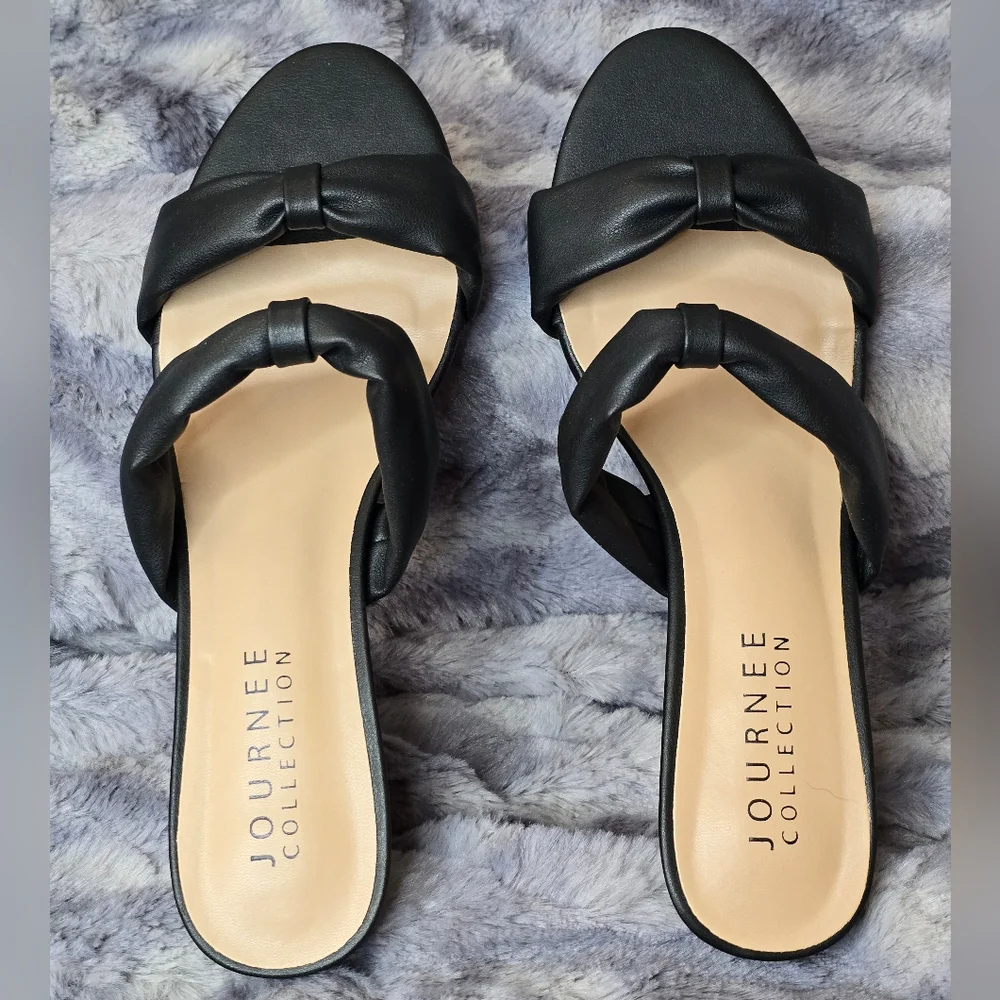 NWB Journee Collection DYLLAN KITTEN HEELS IN FAUX LEATHER Black‎ Size 10 Sandal